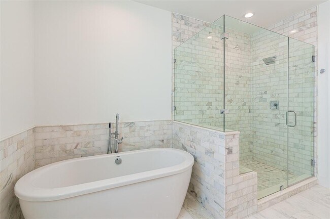 Building Photo - 5210 Schuler St