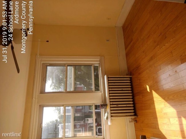 Building Photo - 22 School Ln