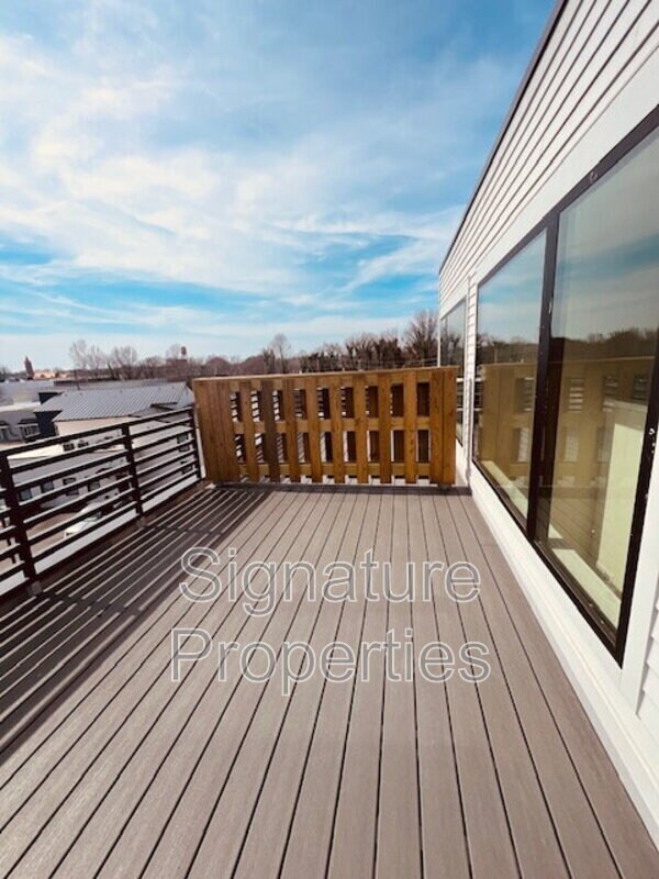 Building Photo - 712 High St