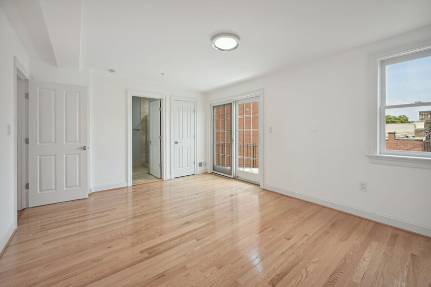 Building Photo - 933 M St NW
