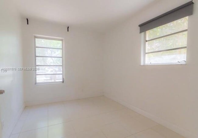 Building Photo - 305 NE 2nd Ave