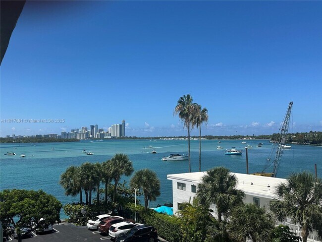 Building Photo - 10350 W Bay Harbor Dr