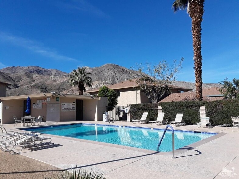 Building Photo - 72701 Willow St