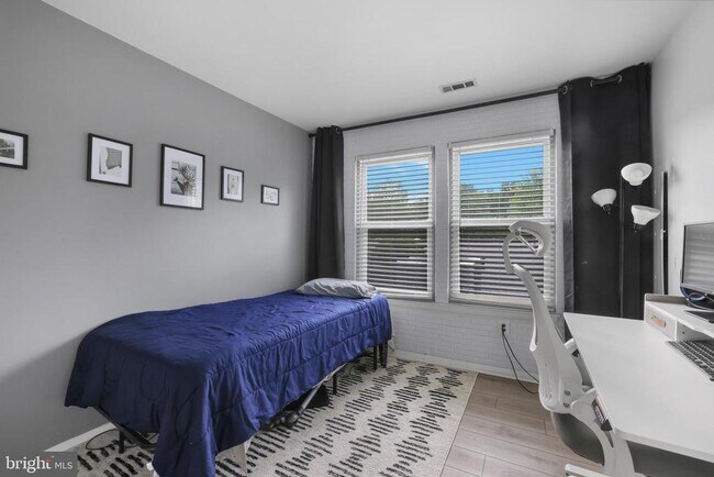 Building Photo - 7812 Mayfair Cir