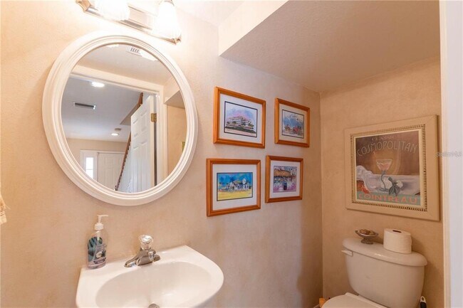 Building Photo - 987 Wellington Ct