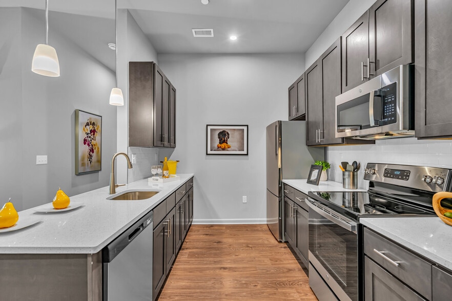 Building Photo - MI PLACE AT BRIGHTMOOR