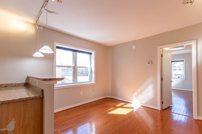 Building Photo - Bright One Bedroom Gem in Columbia Heights!