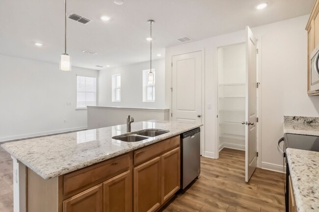 Building Photo - Beautiful Brand New 1/1 Garage Apartment i...