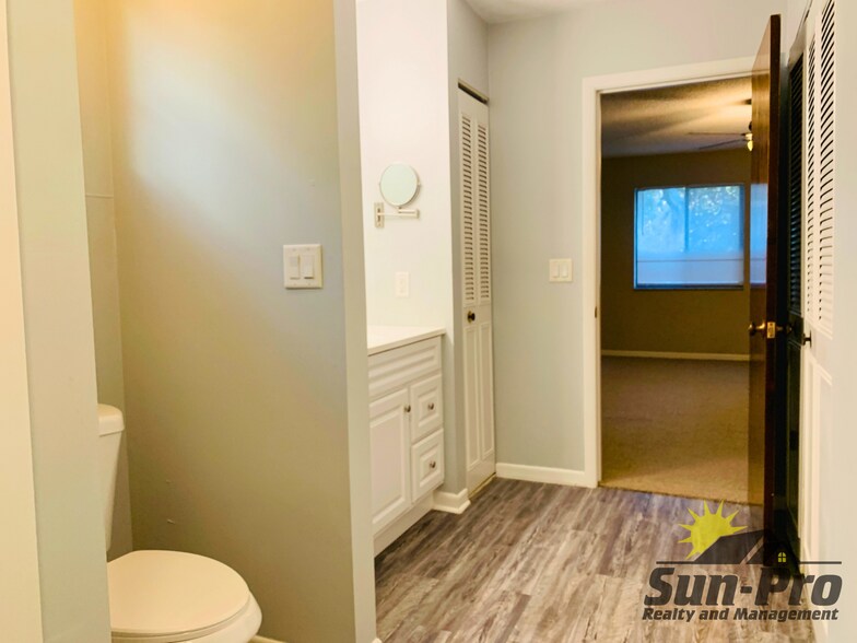 Building Photo - 136 Pine Cone Trl