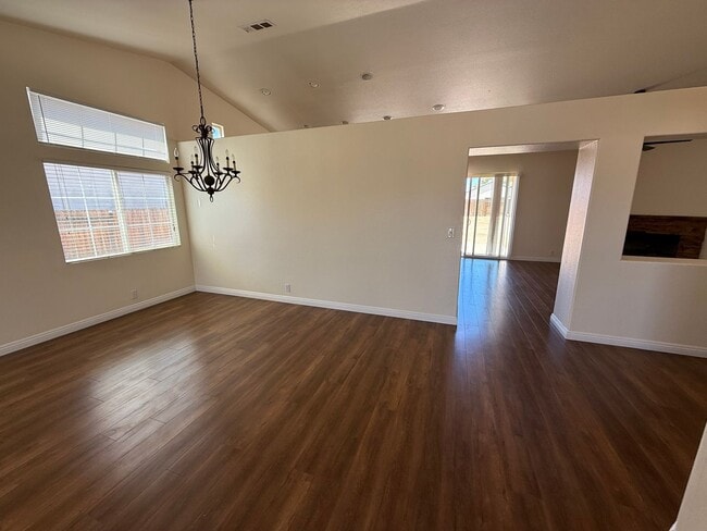 Building Photo - Beautiful Home In Apple Valley Vineyards-4...