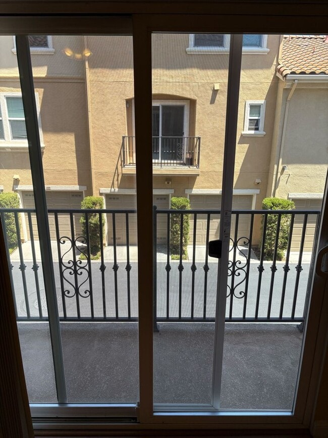 Building Photo - Upscale Living in Westlake Villas – Minute...