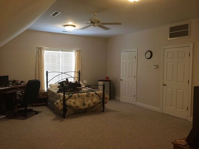 Building Photo - 4 Bedroom Rental with Saltwater Pool in Taberna