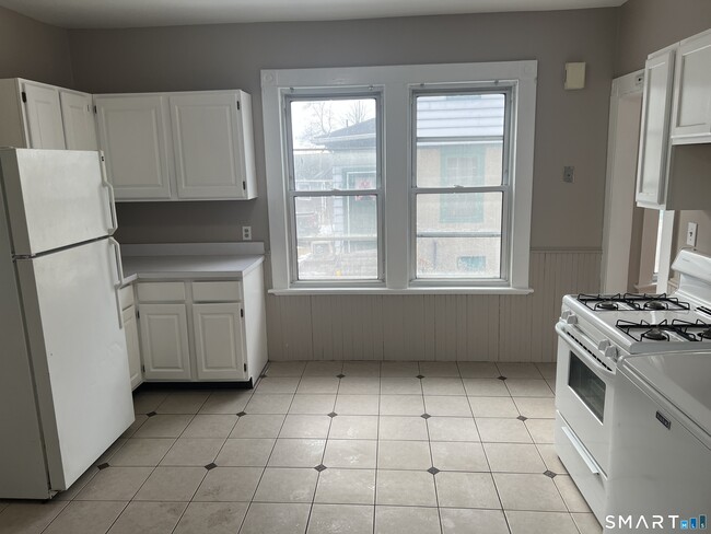 Building Photo - 40 Prospect St