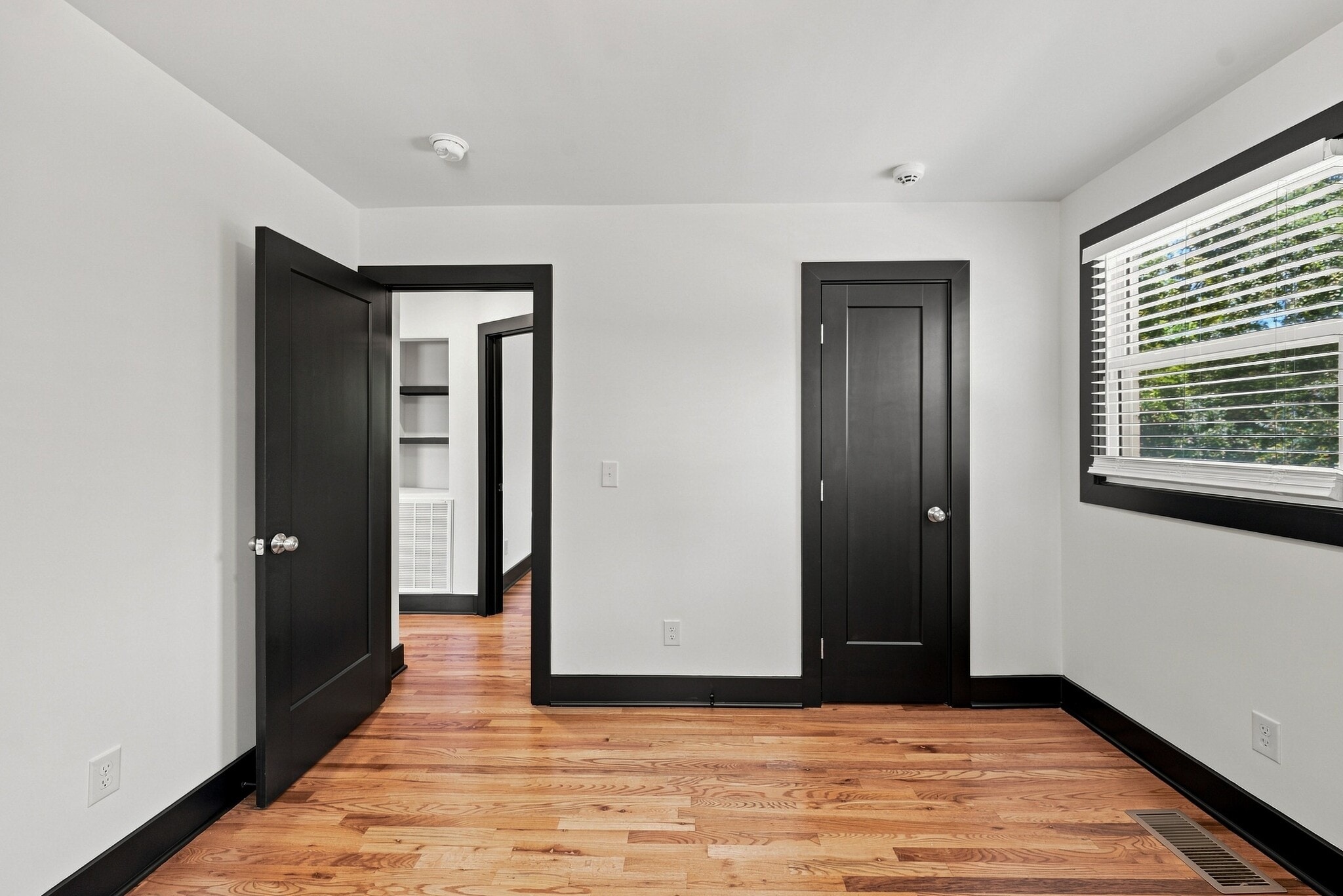 Building Photo - 625 Maclaurin Ct