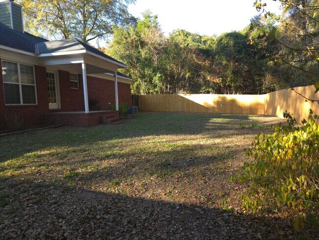 Building Photo - FOR RENT in NORTH COLUMBUS! Available NOW!