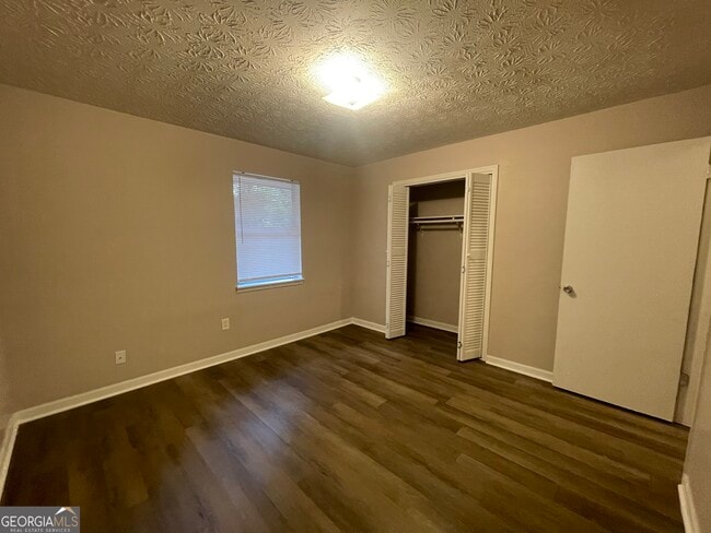 Building Photo - 120 Windy Hill Pl