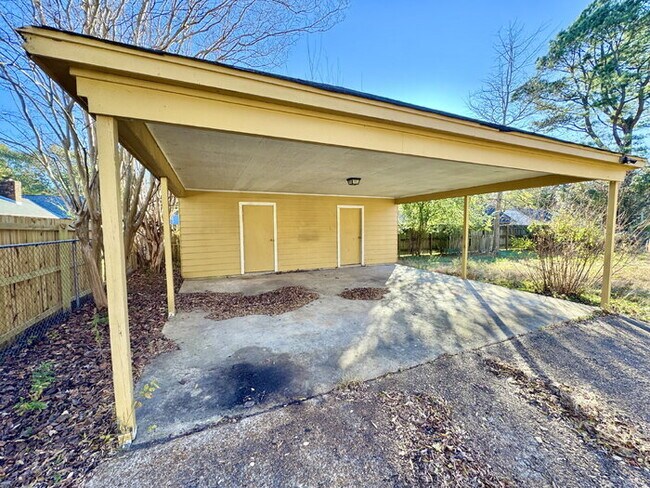 Building Photo - 6843 Amersham Dr