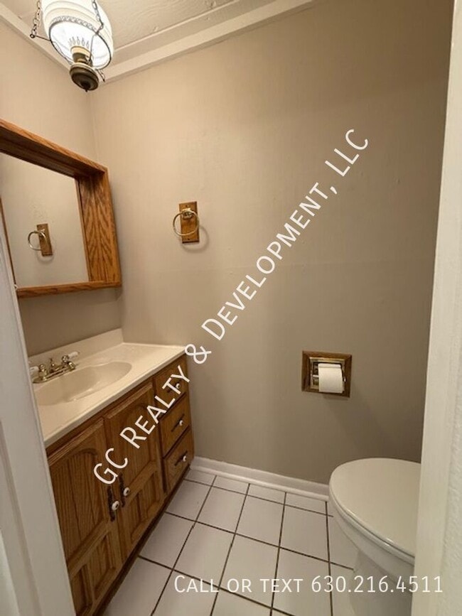 Building Photo - 609 Pinecroft Dr