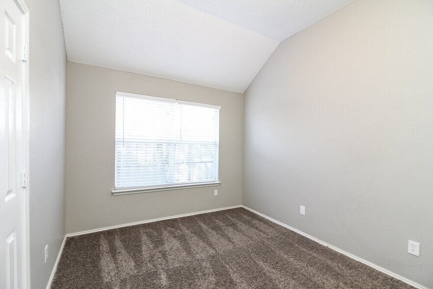Building Photo - 2338 Liles Ln