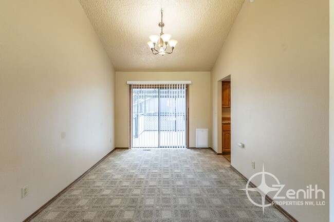 Building Photo - 9313 NE 81st Ave