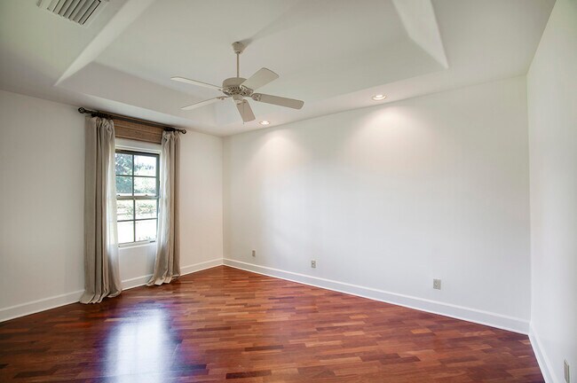 Building Photo - 4049 N 57th Pl