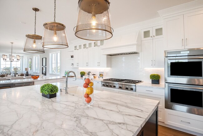 Building Photo - 724 13th St