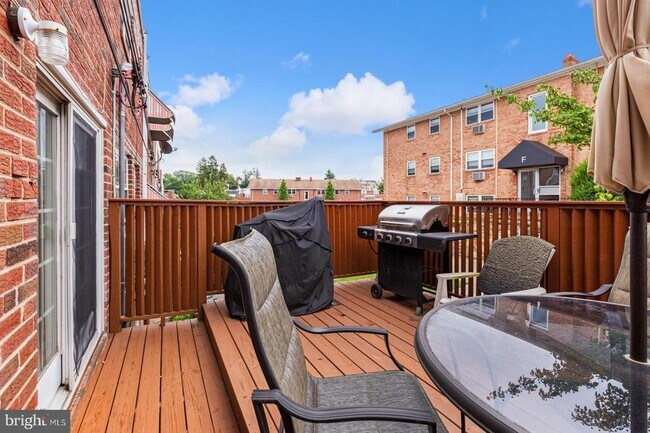 Building Photo - 5432 Vicaris St