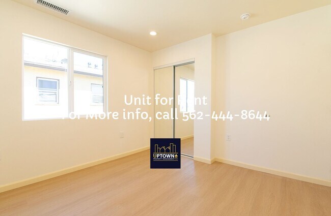 Building Photo - Townhome - 3 Bedrooms-2.5 Baths - Los Ange...