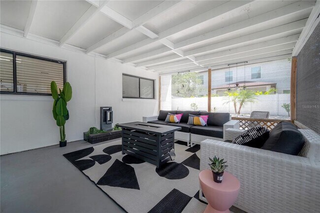 Building Photo - 4316 S Lois Ave