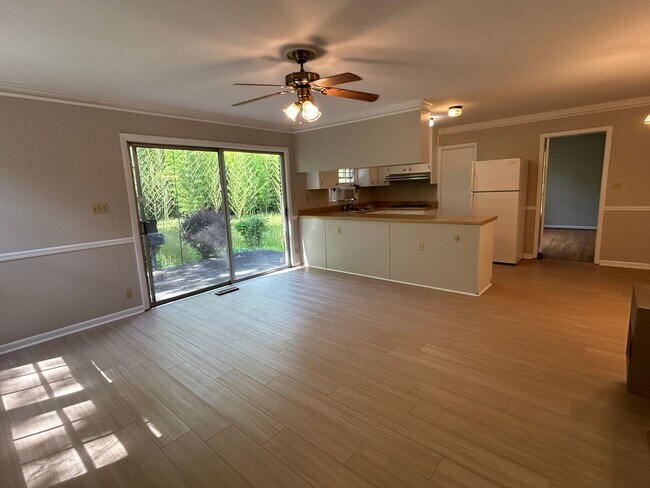 Building Photo - 1504 Cloverdale Road **MOVE IN SPECIAL**