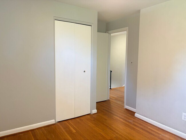 Building Photo - 6192 Northwood Dr