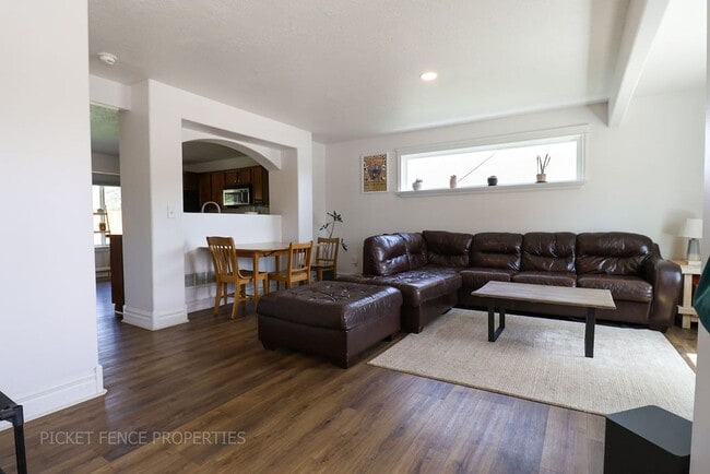 Primary Photo - Beautiful 4 bedroom home in Fort Collins
