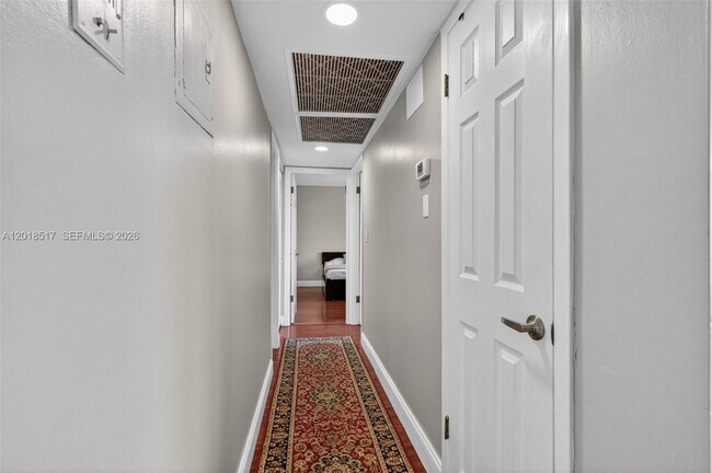 Building Photo - 401 Golden Isles Dr