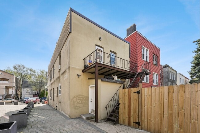 Building Photo - 7 Bender Pl