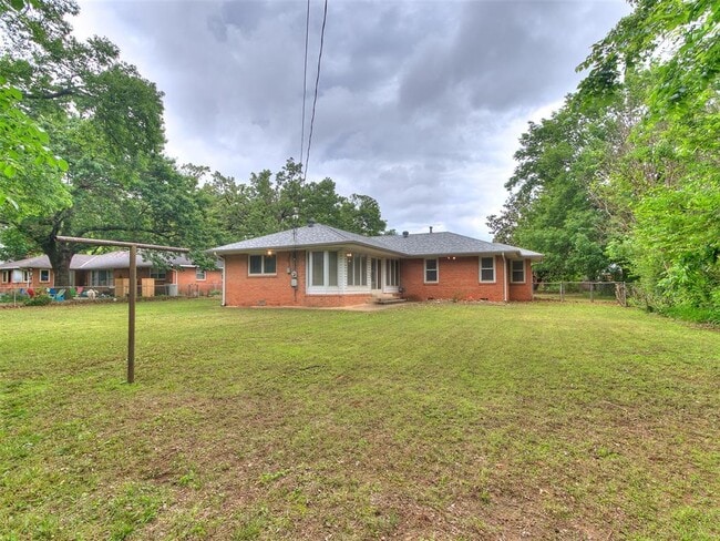 Building Photo - 1214 Cruce St