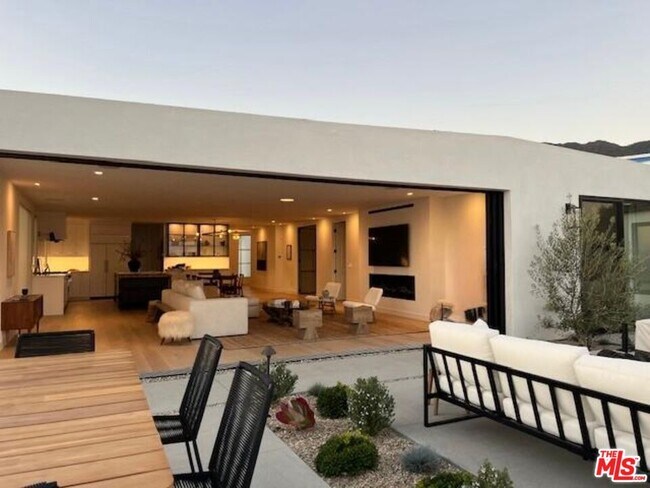 Building Photo - 3616 Shoreheights Dr