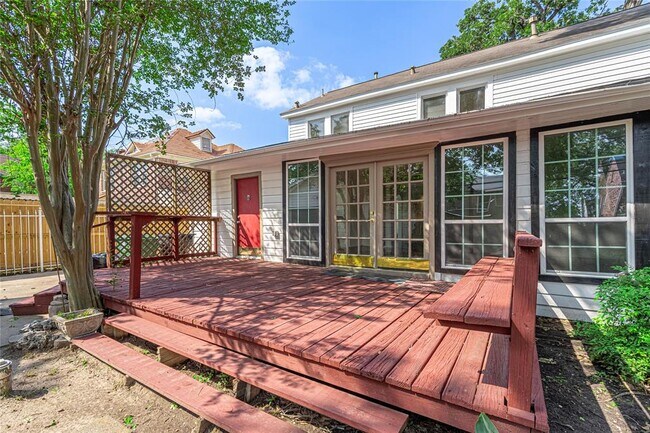 Building Photo - 3210 Oakdale St