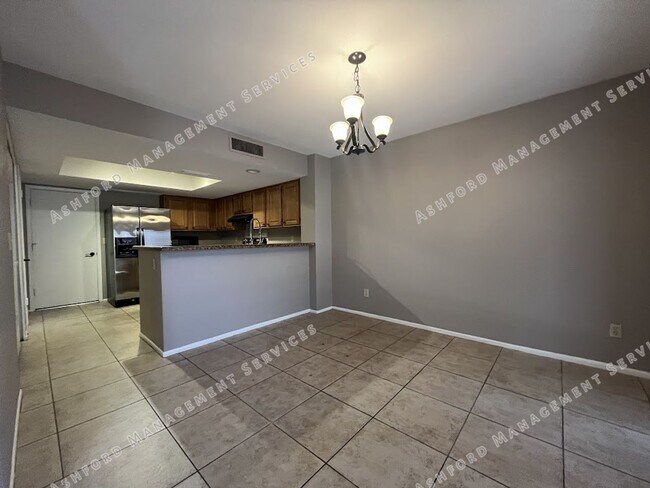 Building Photo - Charming 3 Bedroom, 2.5 Bath Home in North...
