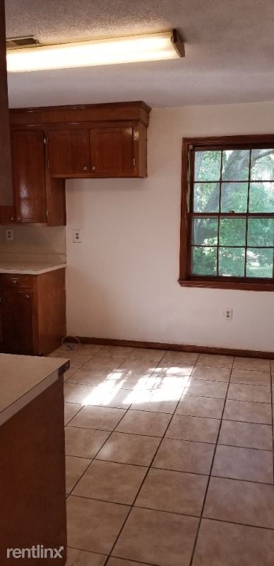 Building Photo - 3 br, 2.5 bath House - 881 long Point Road
