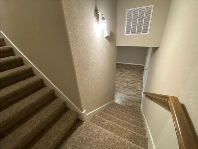 Building Photo - 800 Rolling Terrace Cir
