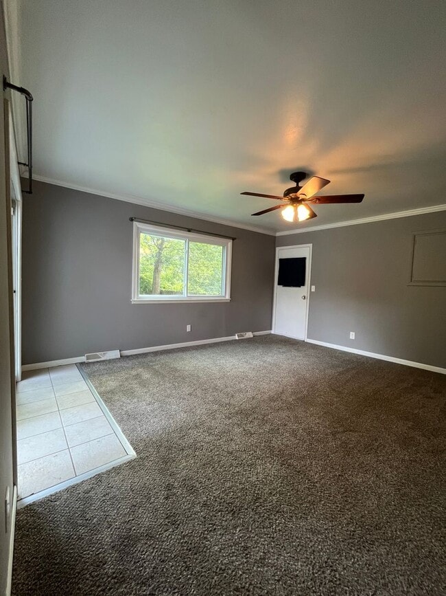 Building Photo - 1103 E Willow Dr
