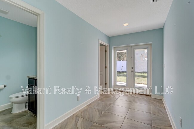 Building Photo - 2110 3rd St