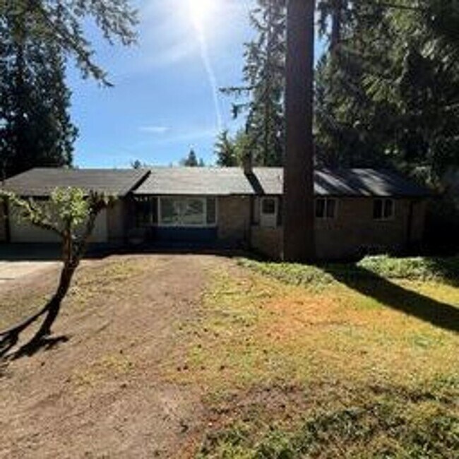 Building Photo - Beautiful home in highly desirable Bellevue neighborhood.