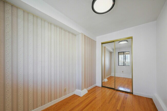 Building Photo - 72 Huntington Dr