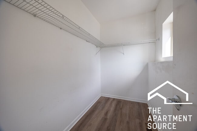 Building Photo - 2700 W North Ave