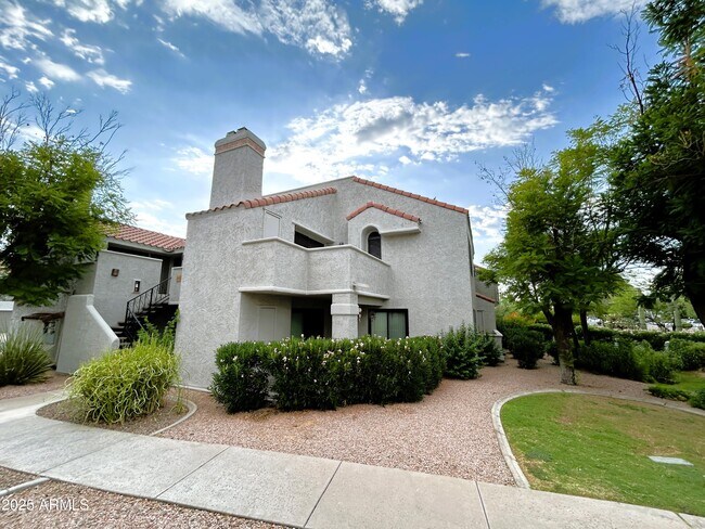 Building Photo - 10055 E Mountainview Lake Dr
