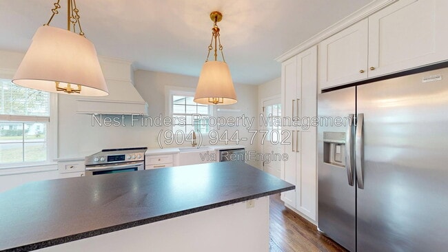 Building Photo - 2215 Larchmont Rd