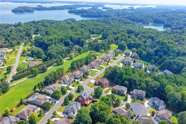 Building Photo - 9135 Fox Trail Ln