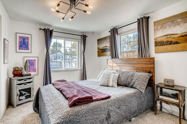 Building Photo - Updated Edgewater Home with Backyard Oasis