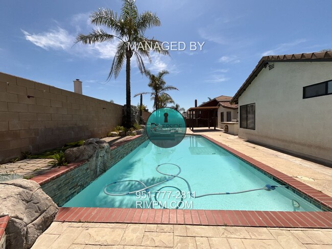 Building Photo - DREAM RENTAL POOL HOME IN RIALTO!!